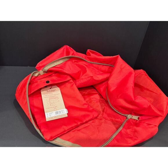 Levi's NEW Red Ripstop Duffle Gym Travel Overnight Weekender Bag 18"x9"x9" NWT - Picture 4 of 5